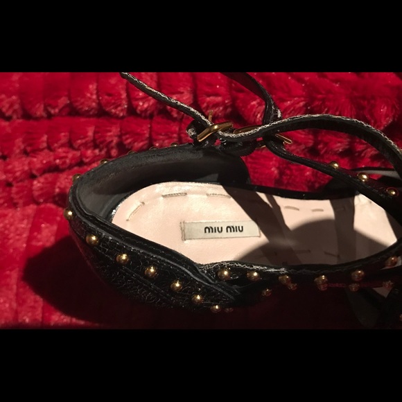 GOLD STUDDED SEXY FOOT BONDAGE - Picture 5 of 5